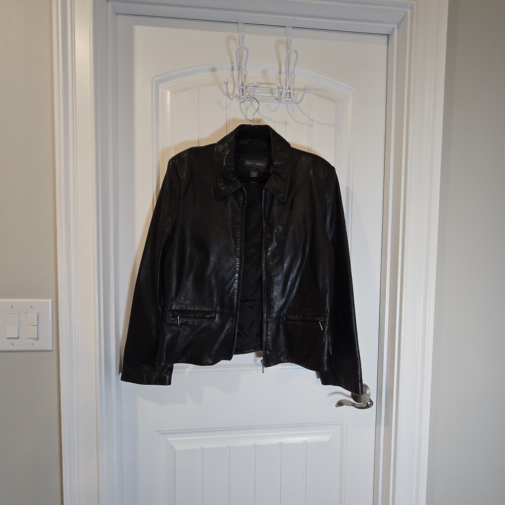 Elegant Women's Black Leather Jacket